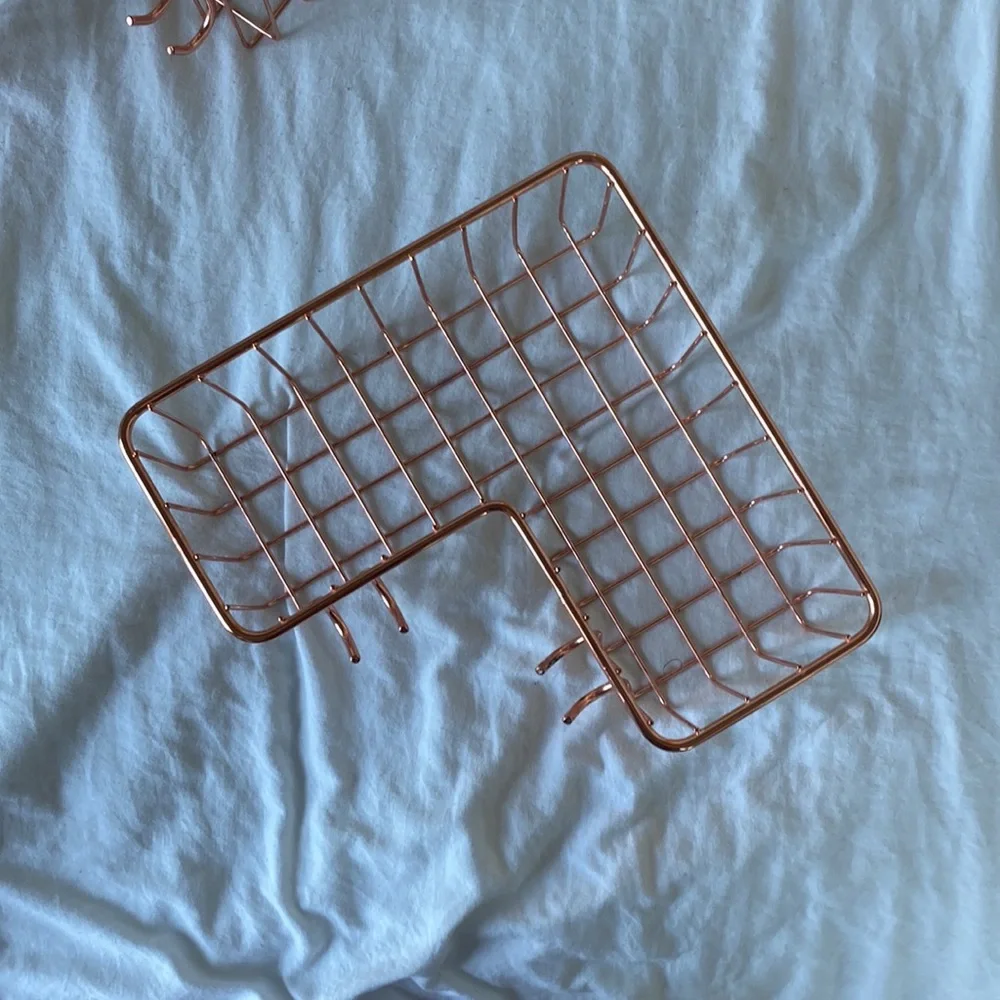 Corner shower organizers
